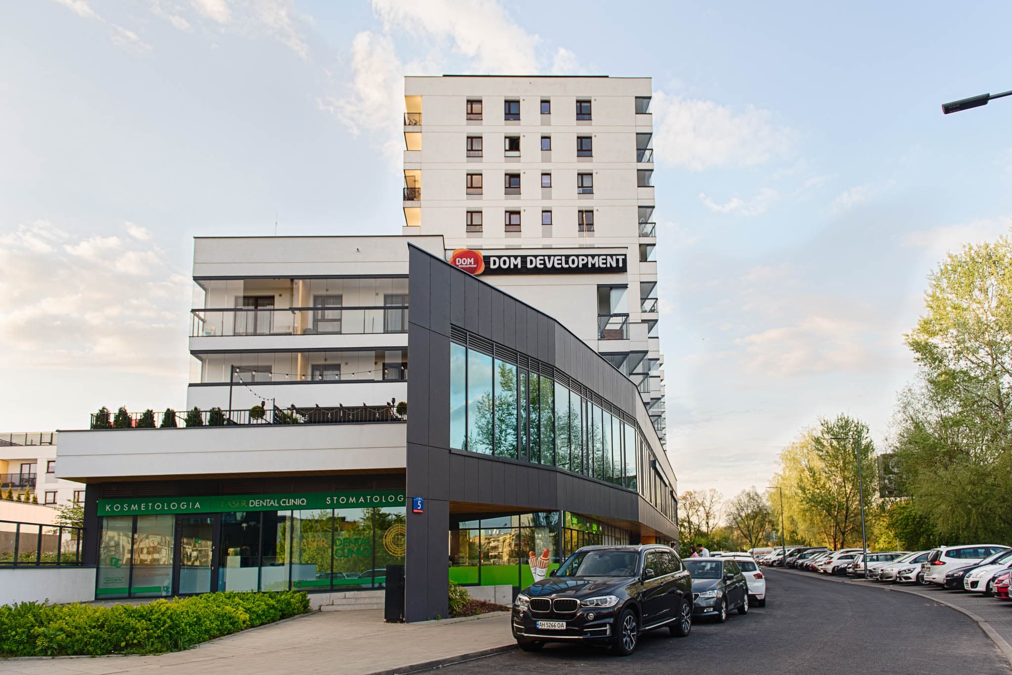 Budynek Laser Dental Clinic od strony wejścia